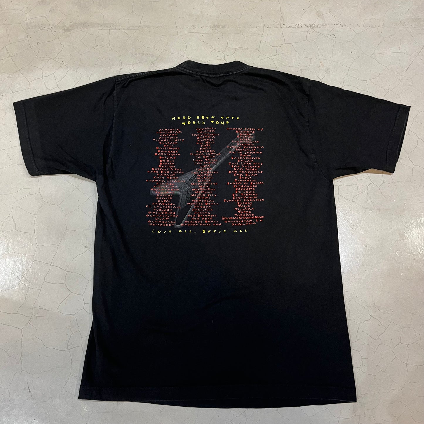 Vintage 2001 Hard Rock Cafe World Tour Bahrain T-Shirt