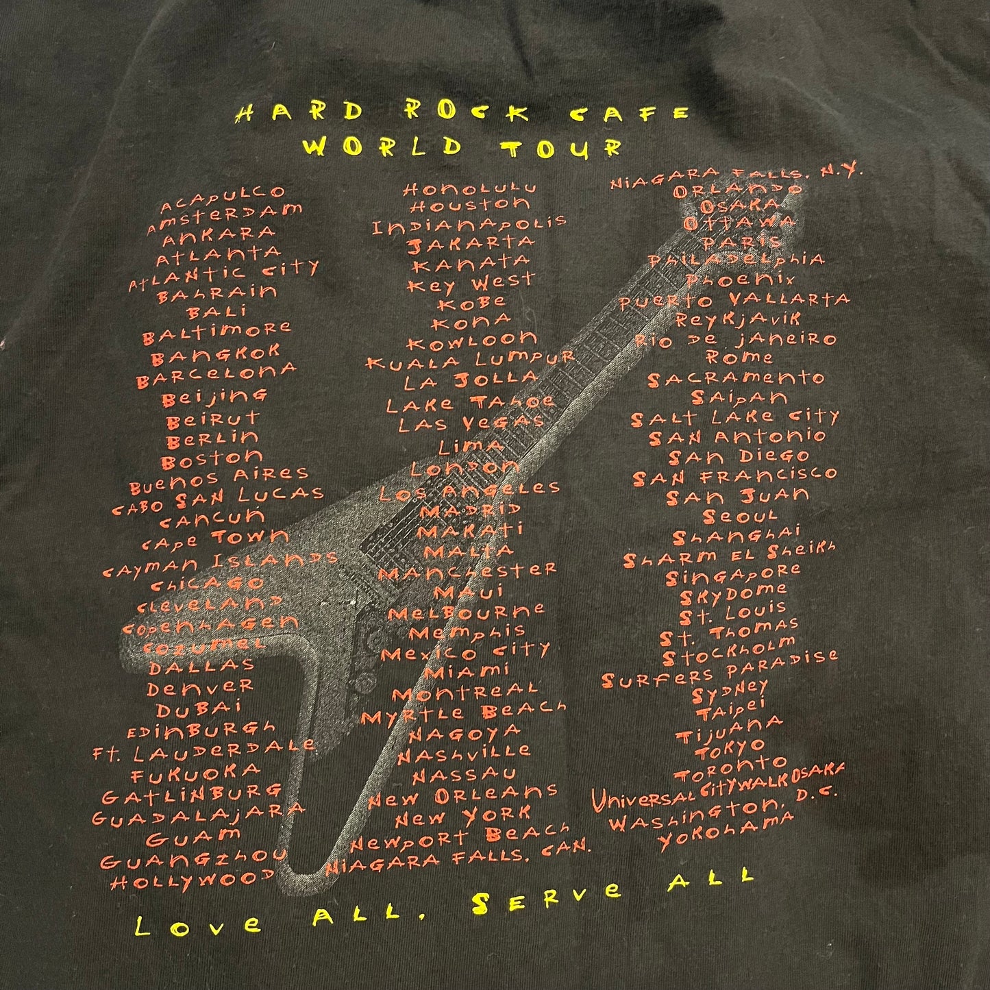 Vintage 2001 Hard Rock Cafe World Tour Bahrain T-Shirt
