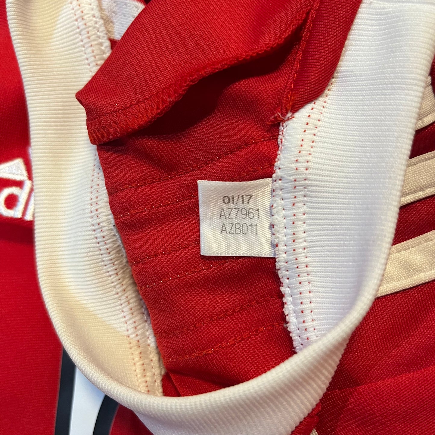 Bayern Munchen 2016 Home (Robben)