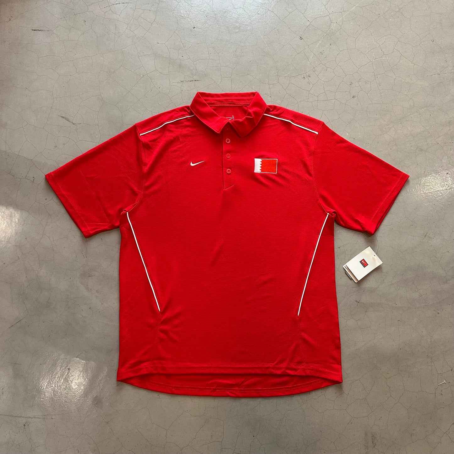 Vtg 2000's DEADSTOCK Bahrain NIKE Team Polo