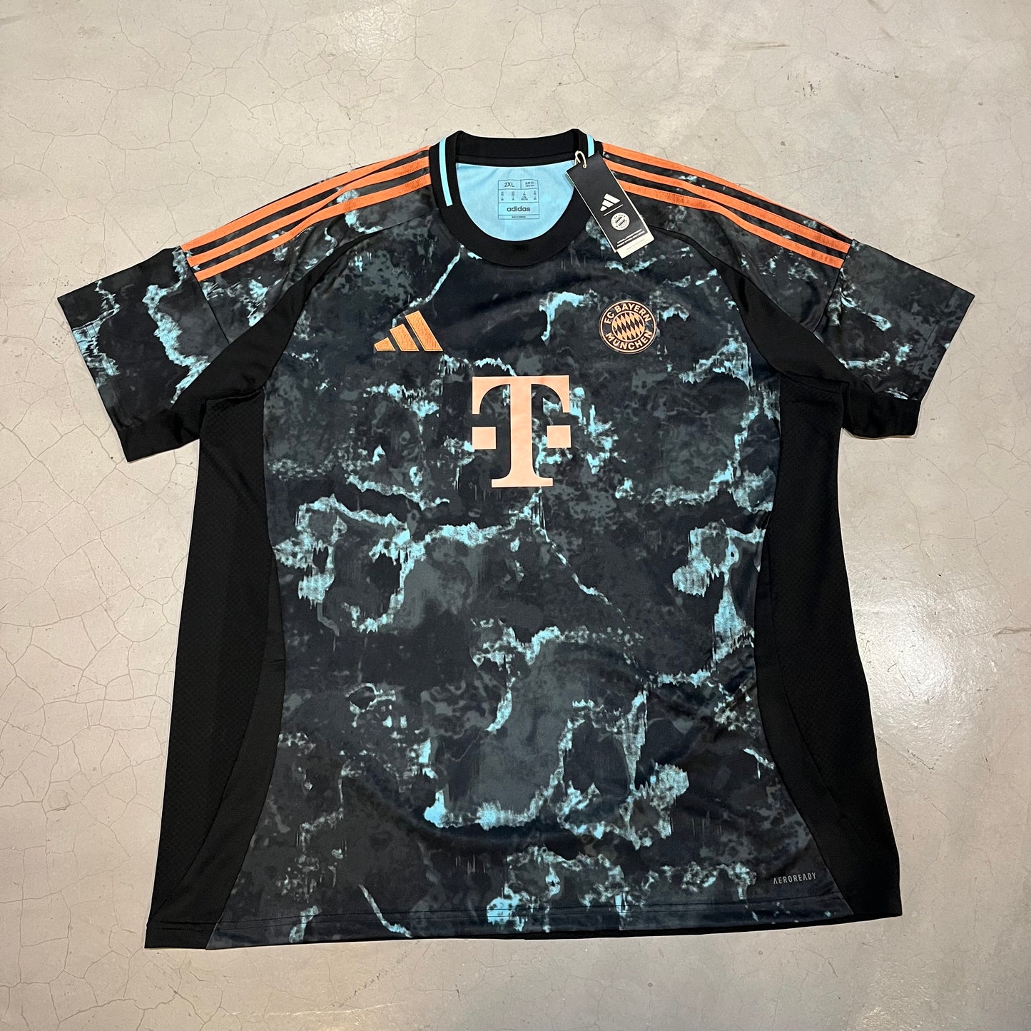 Bayern Munchen 2024 Away Jersey (Deadstock)