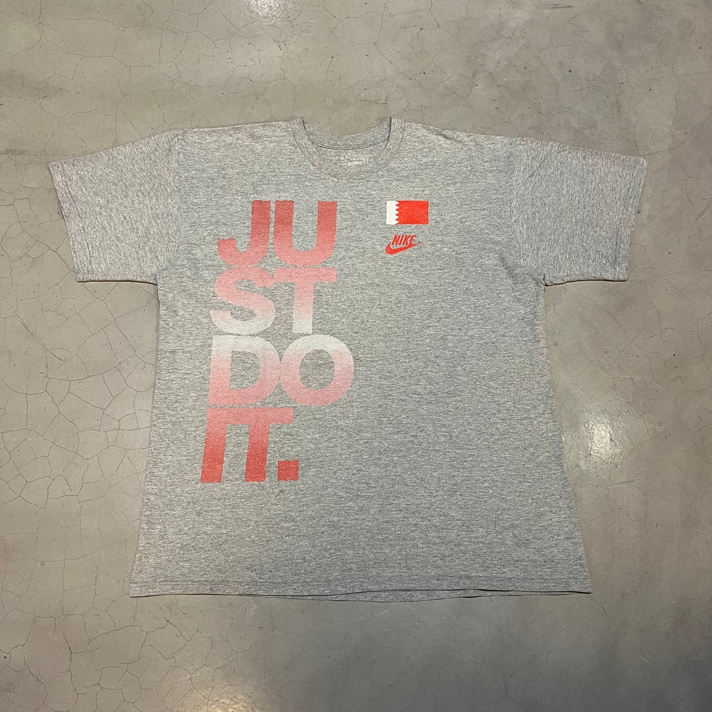 Vintage Nike Bahrain T-shirt