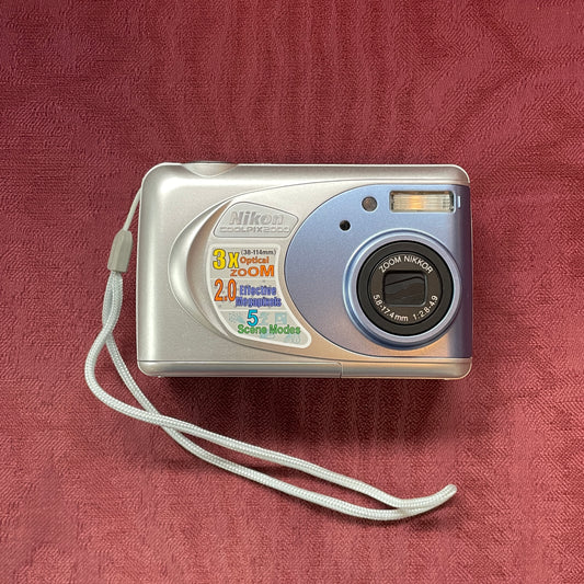 Nikon Coolpix 2000