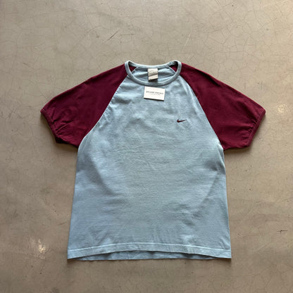 Vintage Nike T-shirt Maroon sleeve