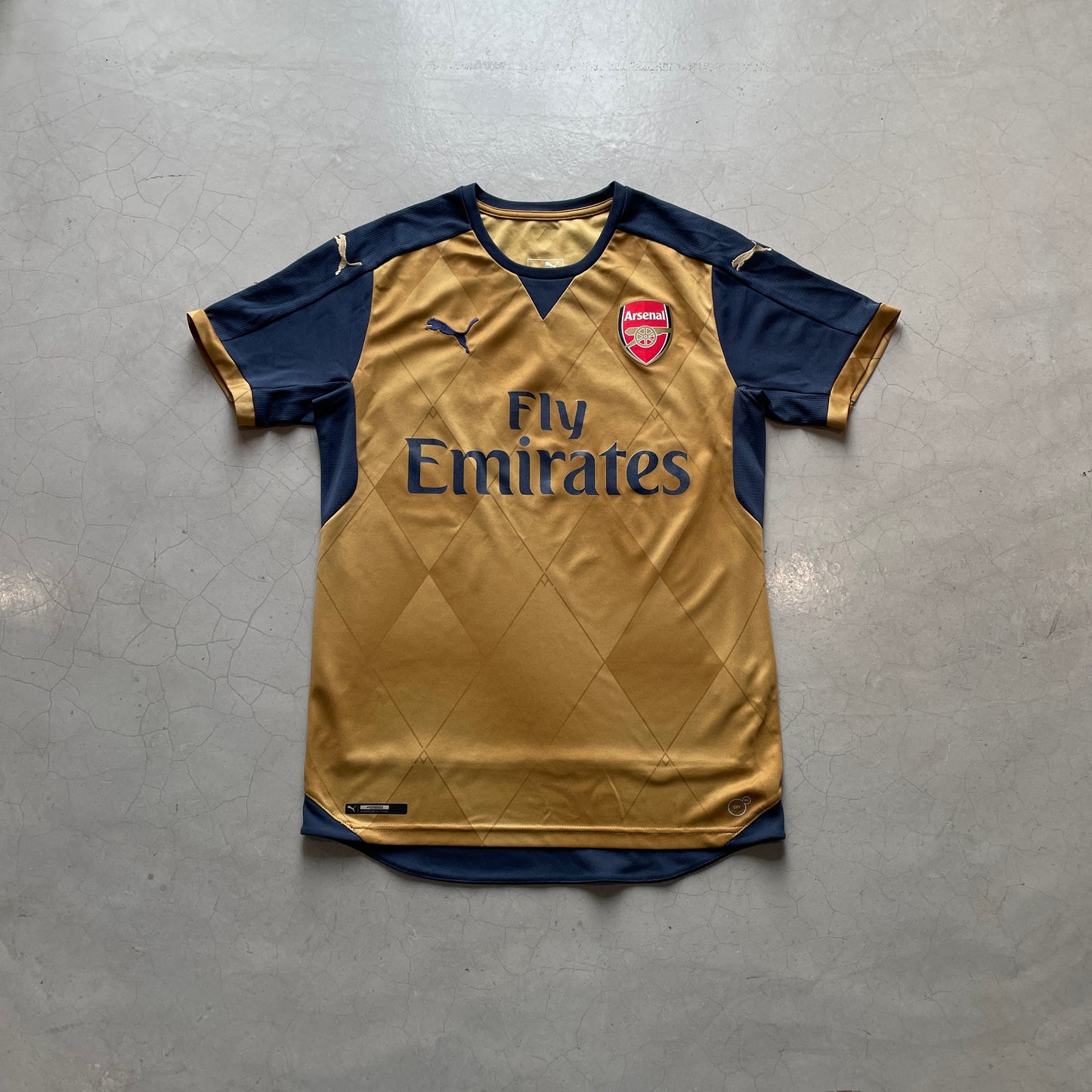 Arsenal 2015-2016 Away Kit