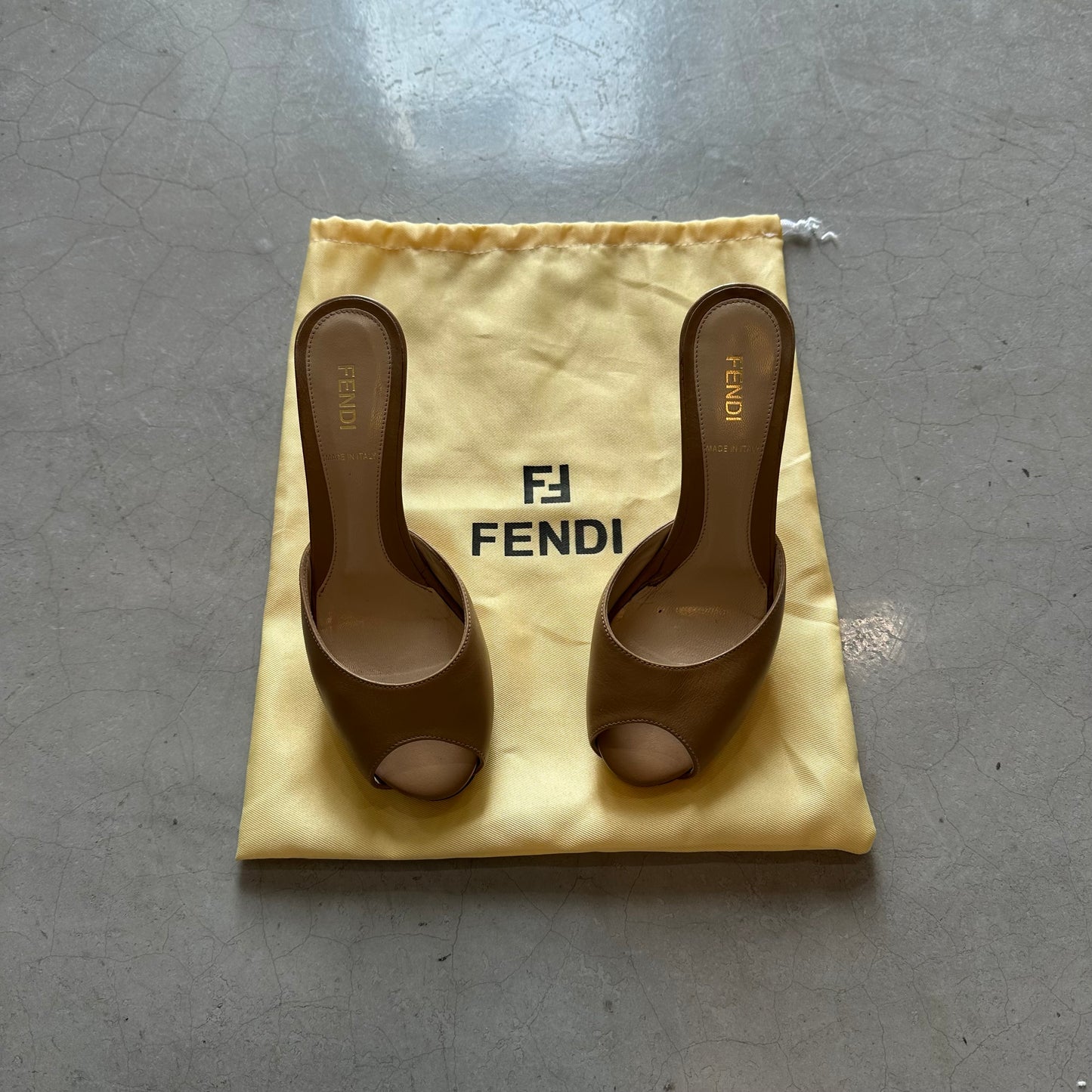 Fendi Leather Beige heels