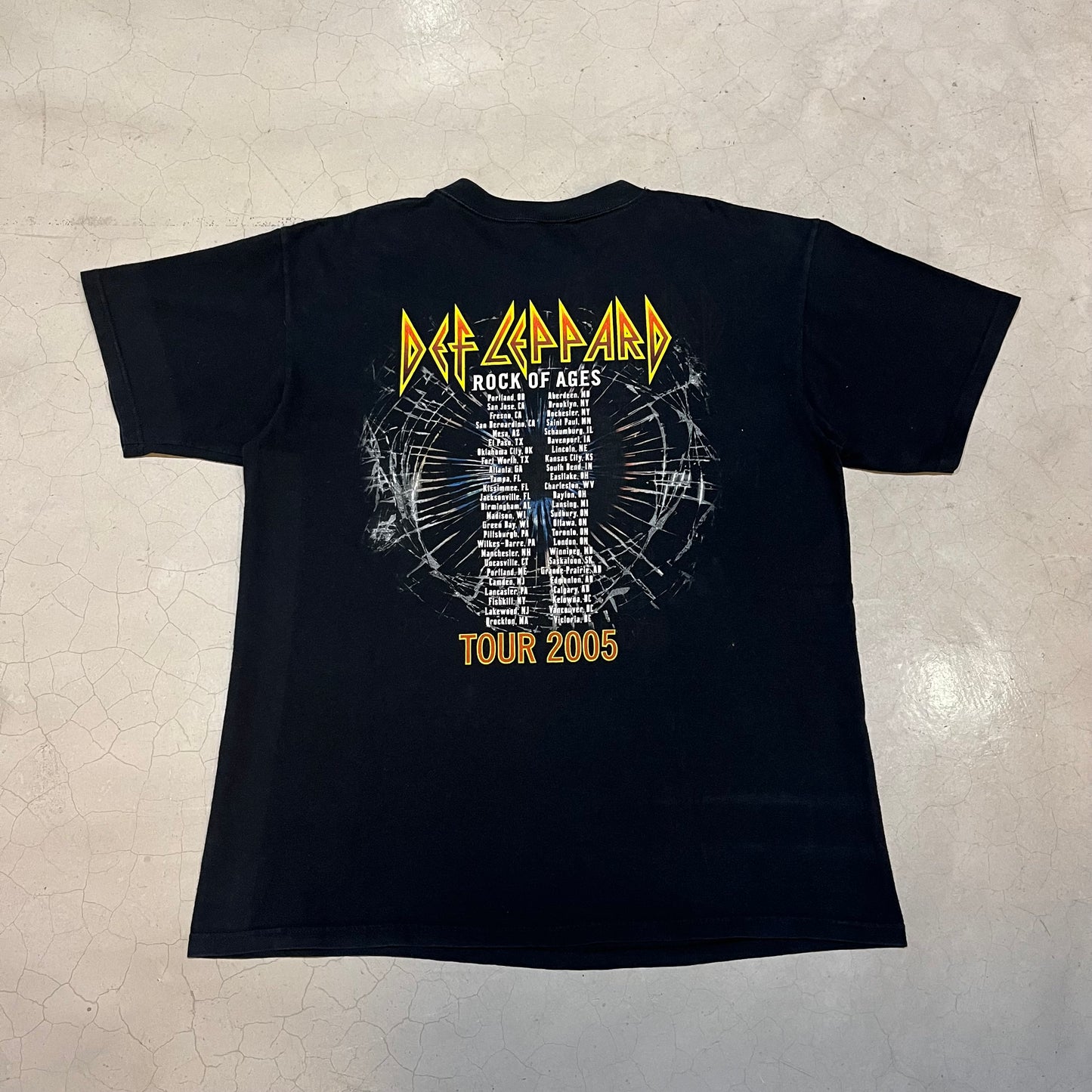 Vtg 2005 Def Leppard Rock of Ages Tour Tee