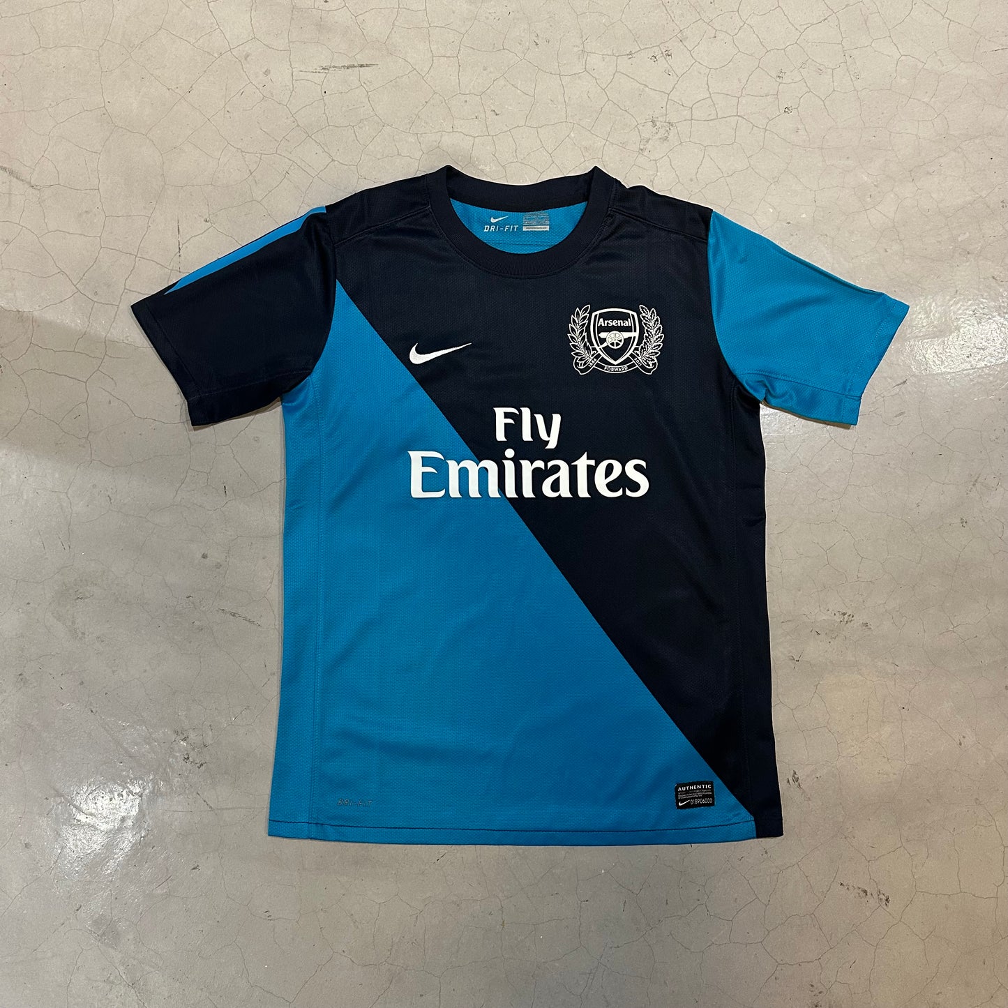 Arsenal 2011-12 Away Youth Kit