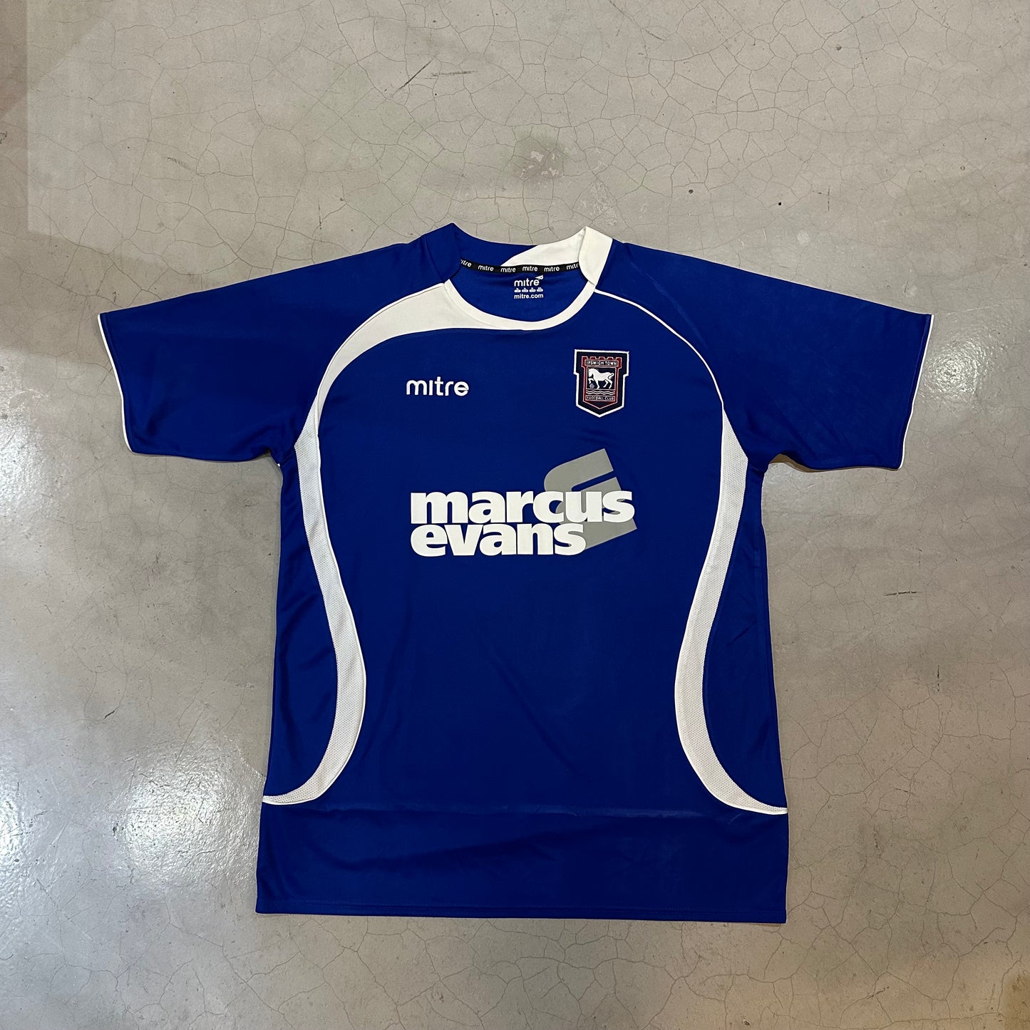 Ipswich Town #7 Edwards 2009-2011 Home Kit
