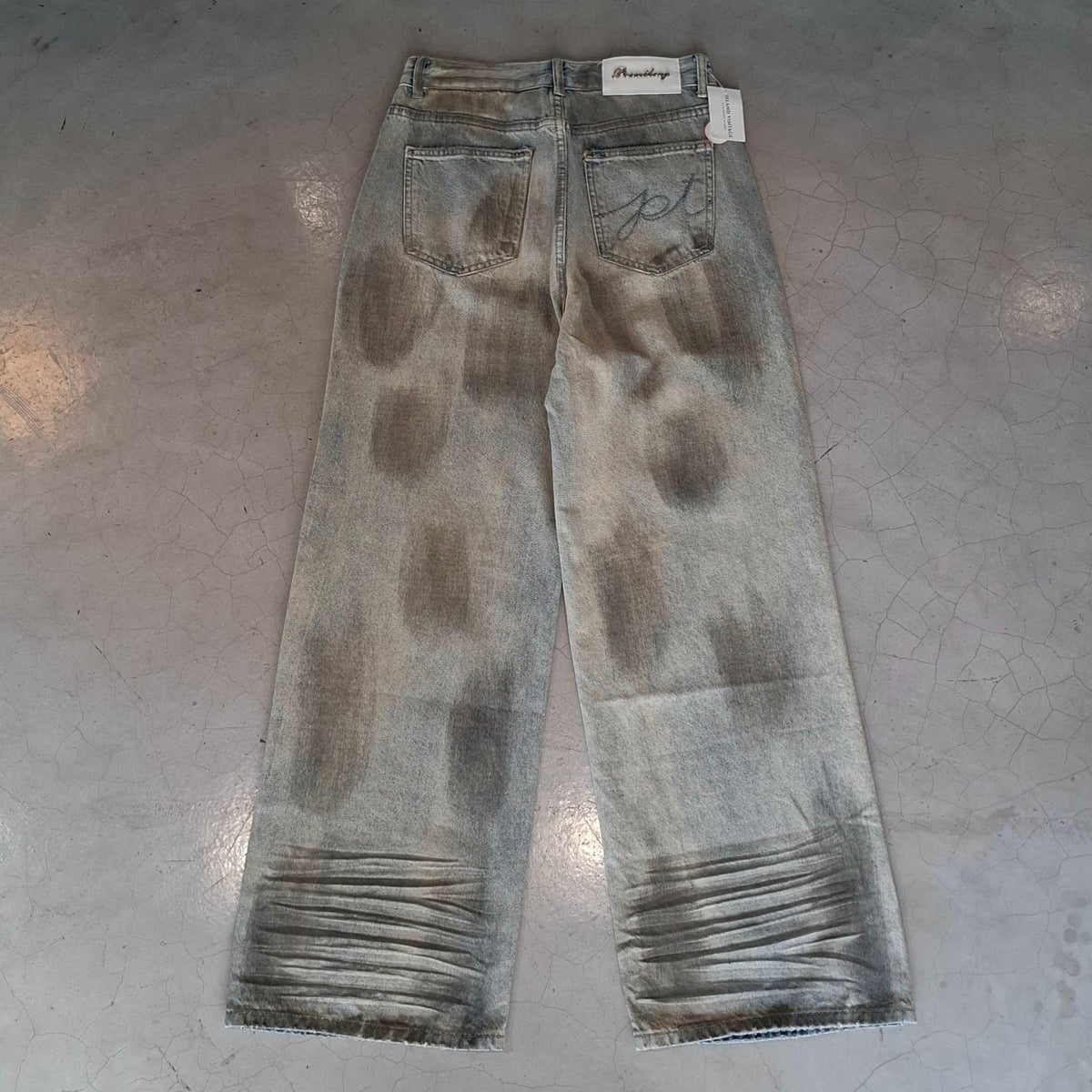 Promthong Dirt-Wash Baggy Jeans