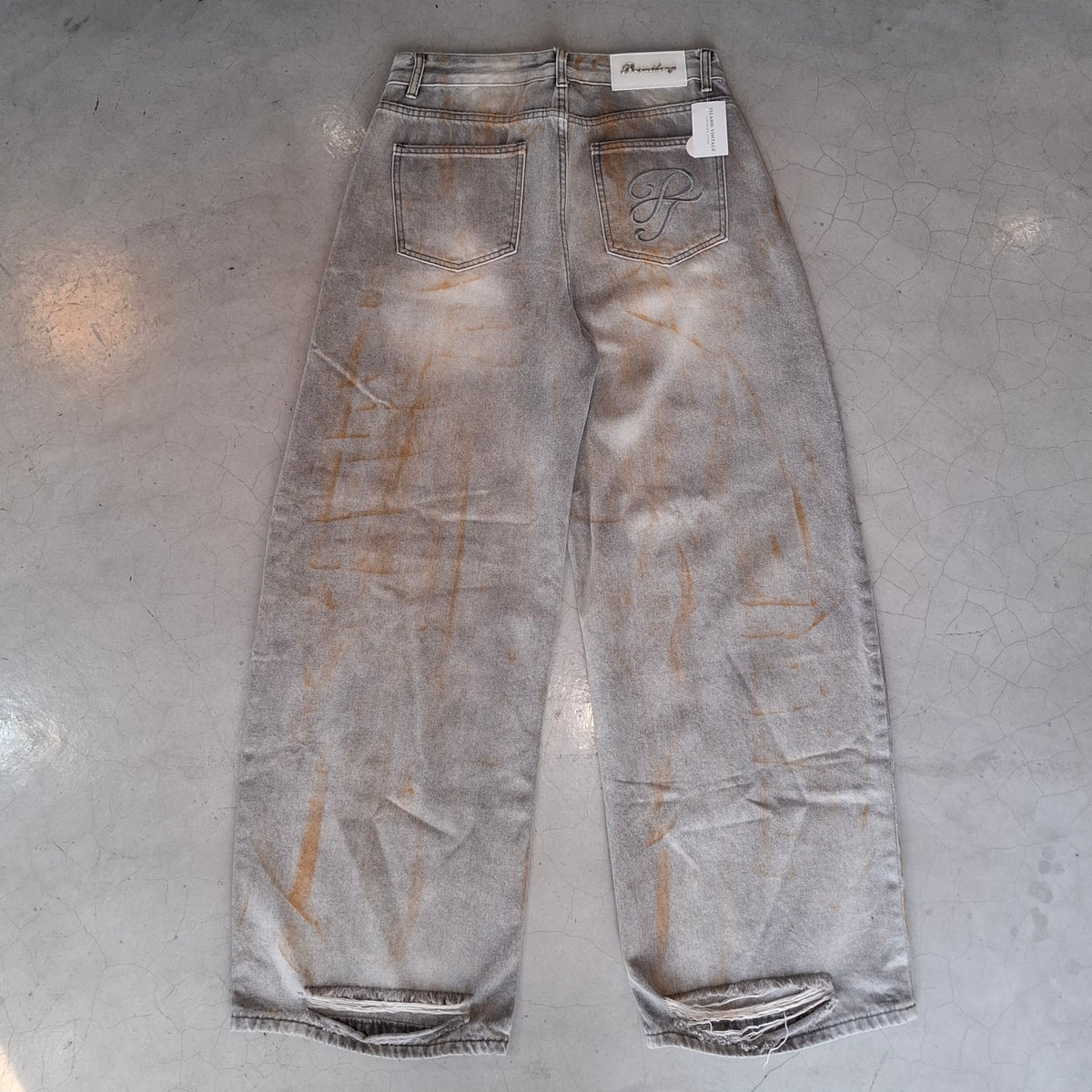 Promthong Baggy Distressed Jeans