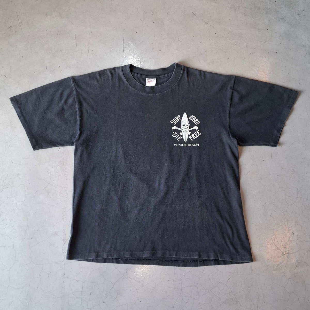 Vtg Surf Hard Die Free Tee