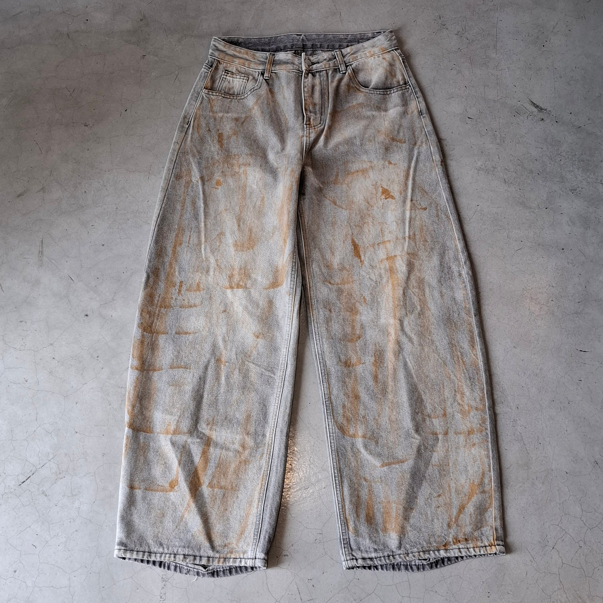 Promthong Baggy Distressed Jeans